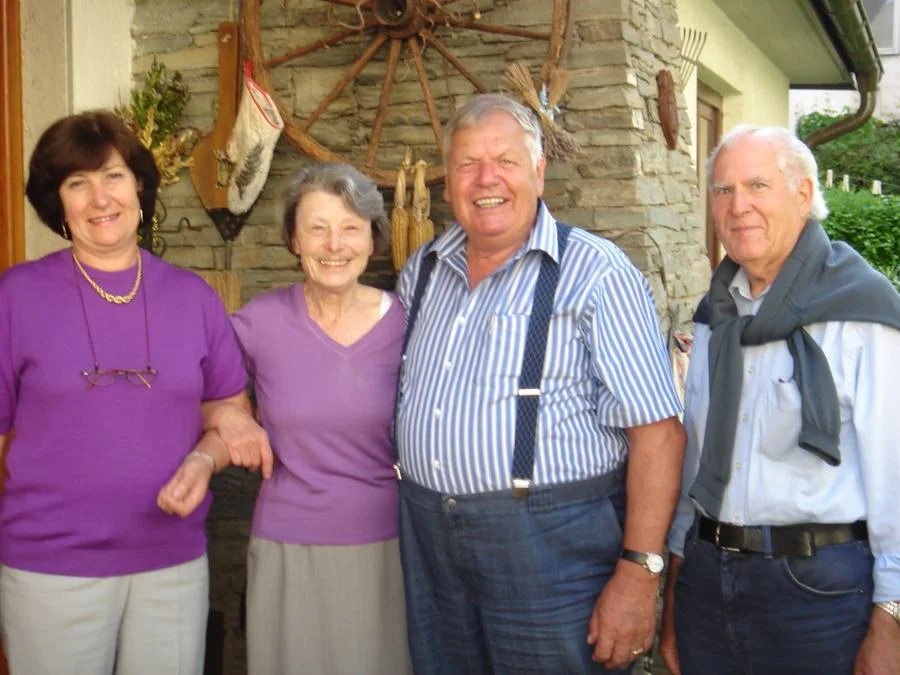 Willi mit Gratulanten