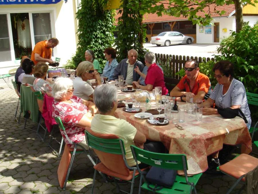 mit einem guten Essen#und einem kühlen Getränk