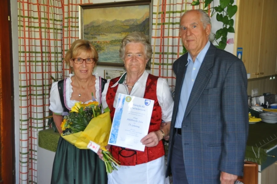 SB-Obmann Hans Prüller und Stv. Annemarie Orlitsch gratulieren