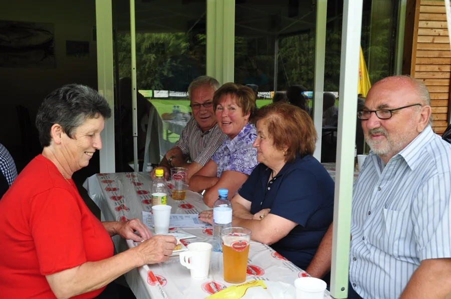 und Siegfried Gössler, Erika Gössler#im Hintergrund ein verliebtes Paar