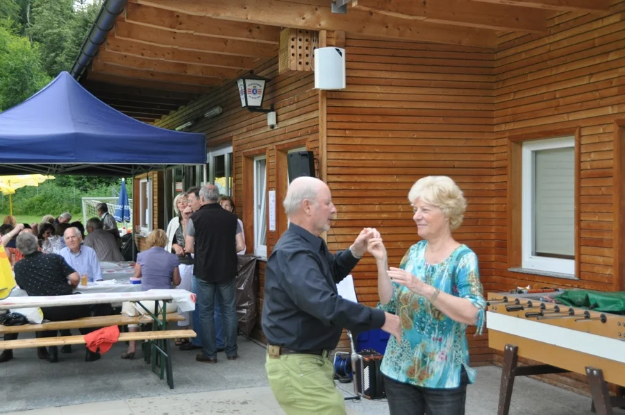 Turniertänzer und Charmeur Heinz mit seiner Ingrid. Die Beiden wären doch tolle Kandidaten für DancingStar.