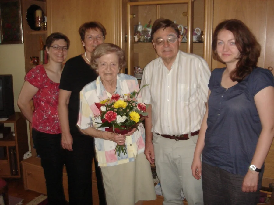 Frau Anna Lang mit Familie