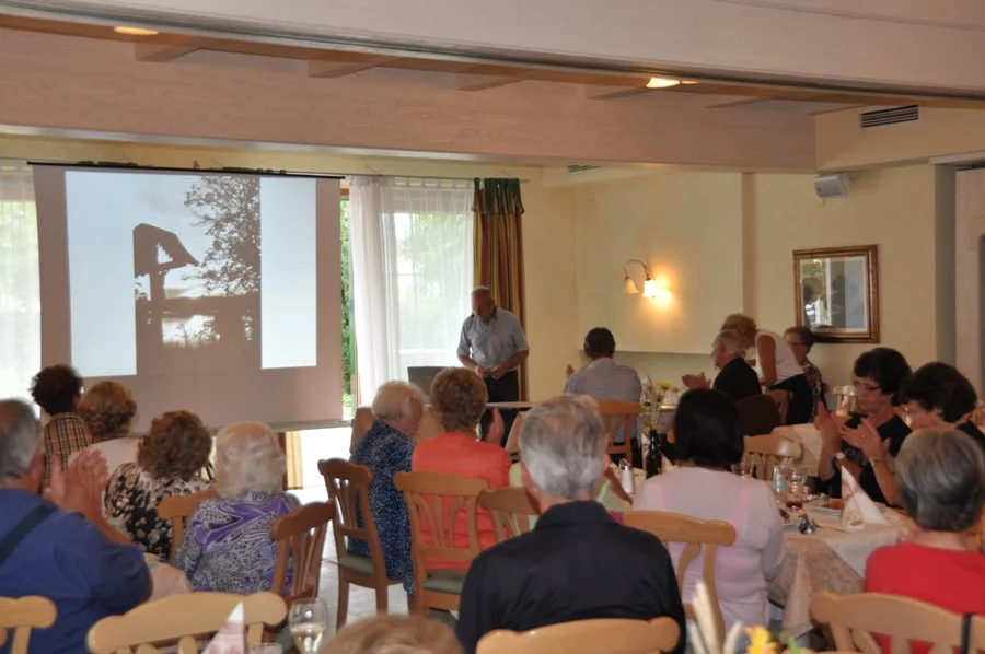 Zwischen dem Vortrag gab #es immer wieder Beifall