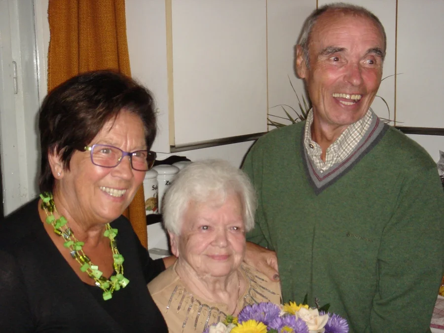 Vbm  Alfred Walter und#Vorstandsmitglied Elisabeth Walter#gratulieren