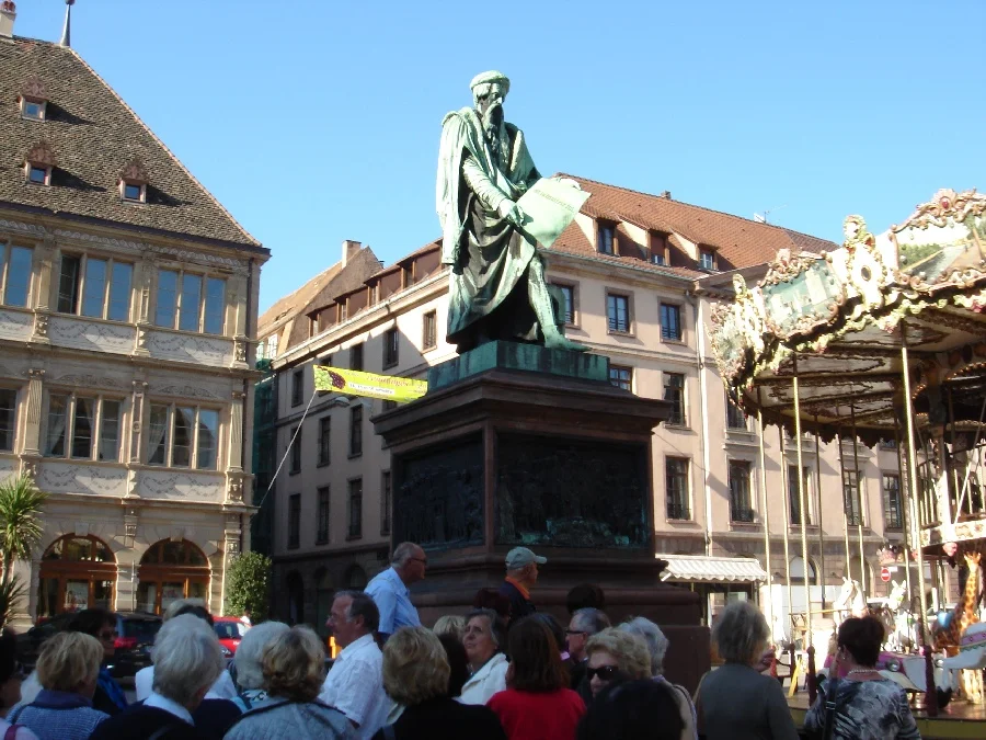 mit Gutenbergstatue