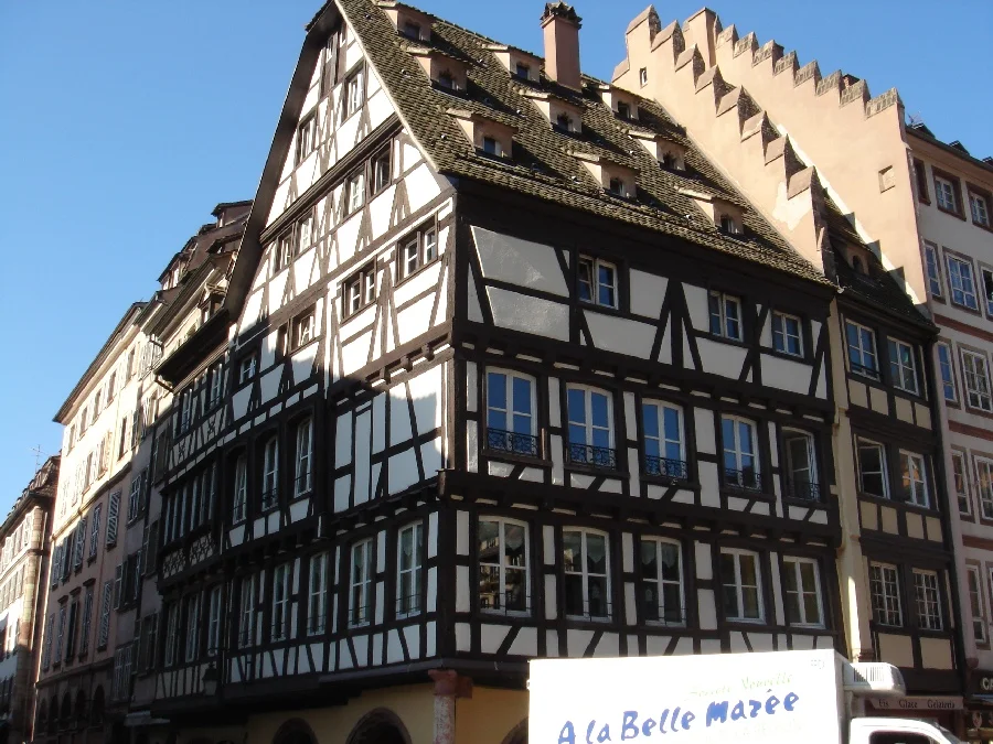 Die älteste Apotheke#von Europa steht in Strassburg