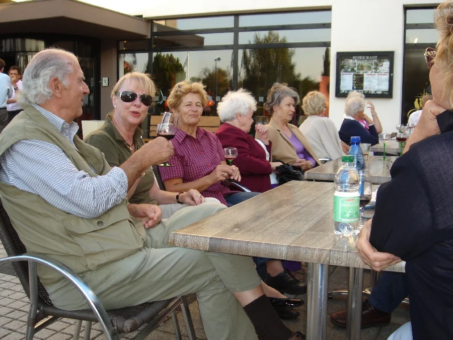 bei einem Glas Elsässer Wein