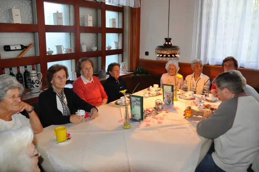 Seniorentänzerrunde#Grossl Emmi, Werdenigg Marianne, Wieser Susanne, Kosch Helga, Hammer Irmgard und ExTänzerin Holle Helene