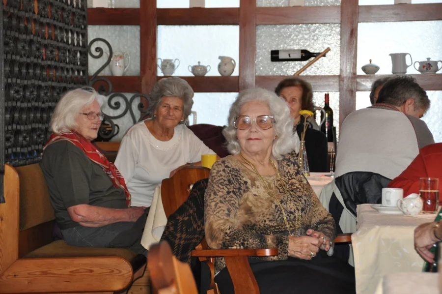 Die Damen Tscharf Josefine, Grossl Emmi, Kleinberger Margareta und#Werdenigg Marianne