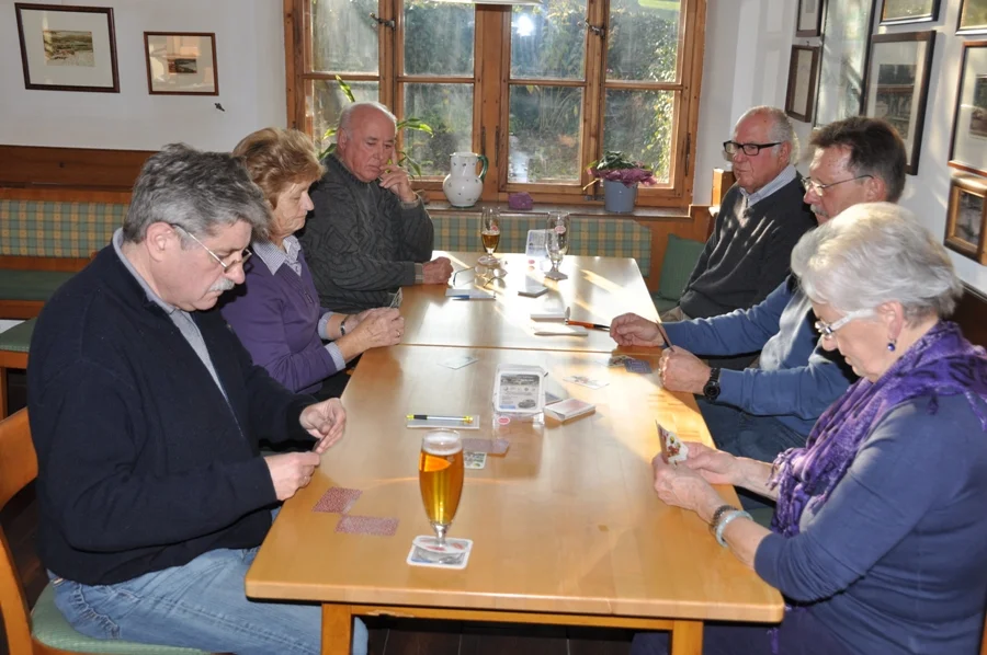 Die linke Mannschaft siegte#über die rechte