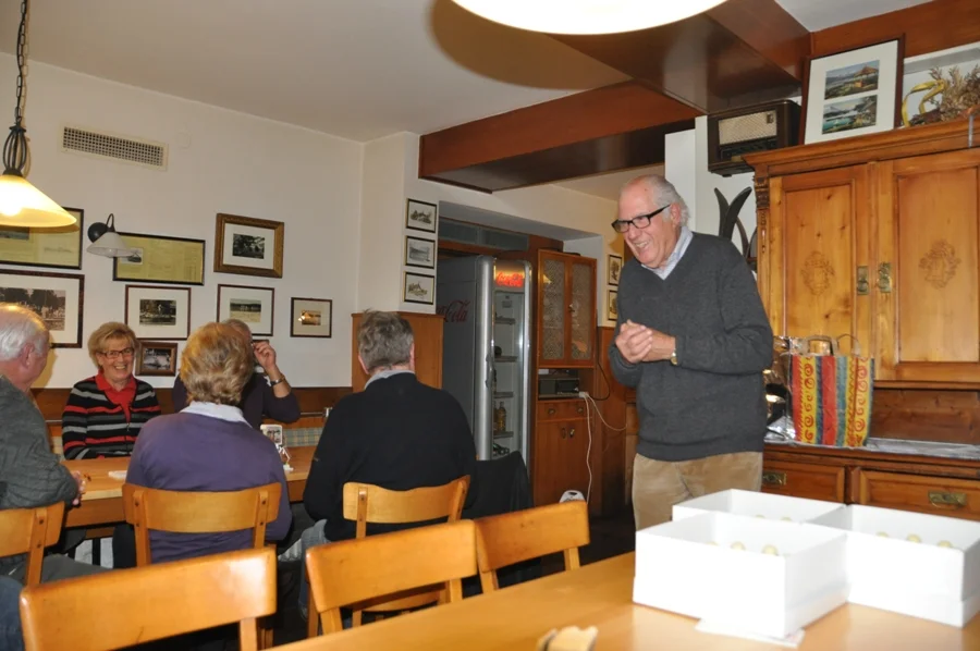 Der Obmann freut sich mit #den Gewinnern