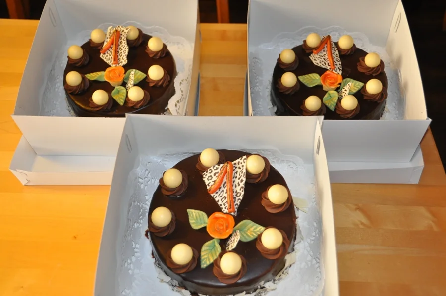 Der 1.Preis eine Torte#der Fa Wienerroither#und ein Gutschein