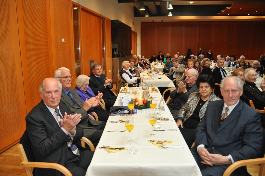 Obmann Hans Prüller mit den Ehrengästen