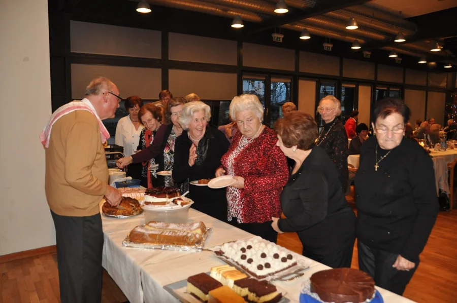 Ansturm auf das Kuchenbuffet