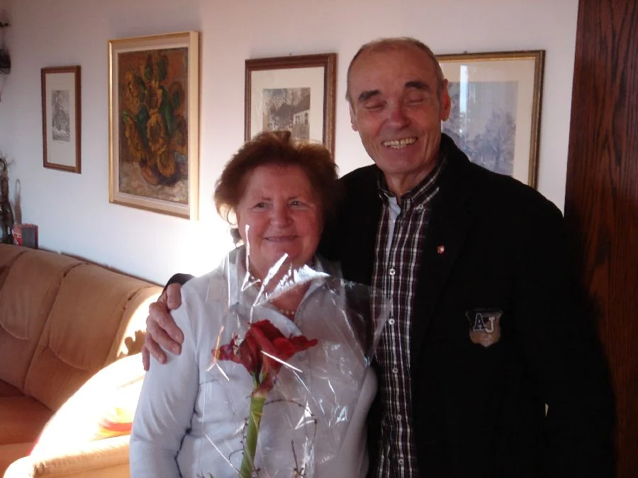 VBM. Alfred Walter überreicht der #Jubilarin Amarillis