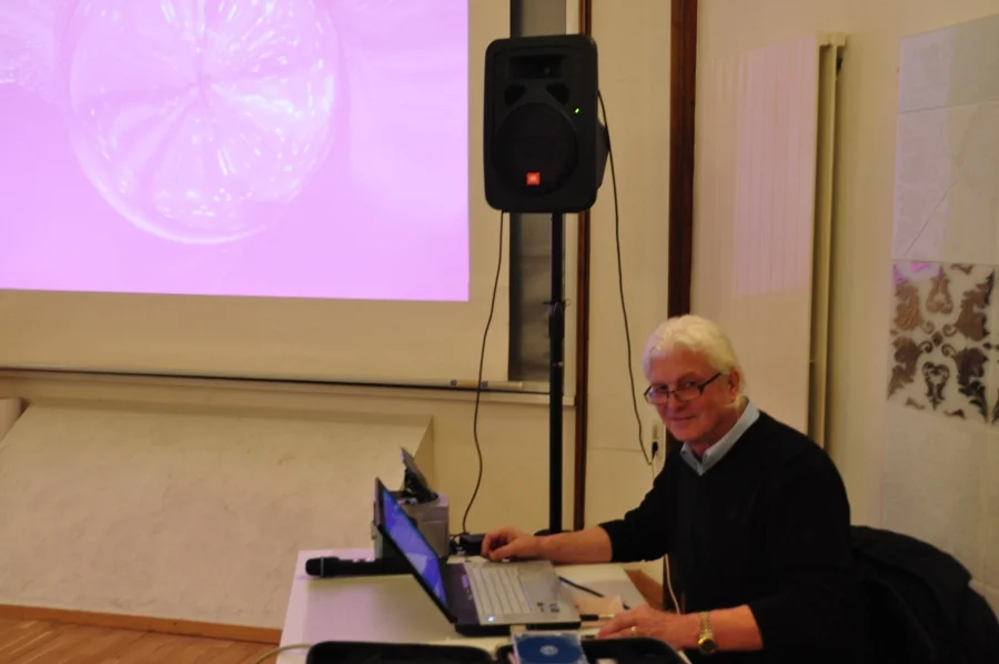 Helmut Epe am Regiepult#präsentiert den viel bewunderten#Jahresrückblick 2011