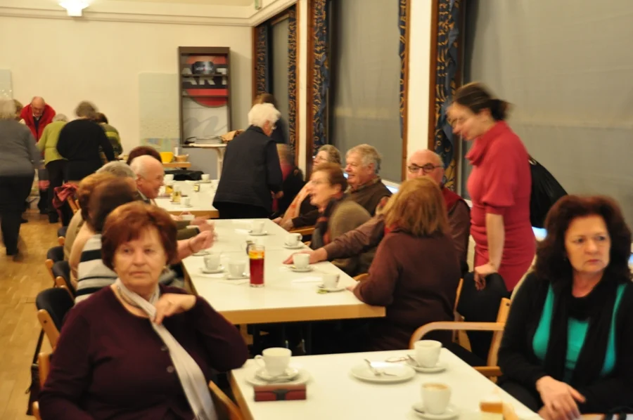 Tourismusobfrau Silvia Häusl lBenz#begrüßt die Gäste