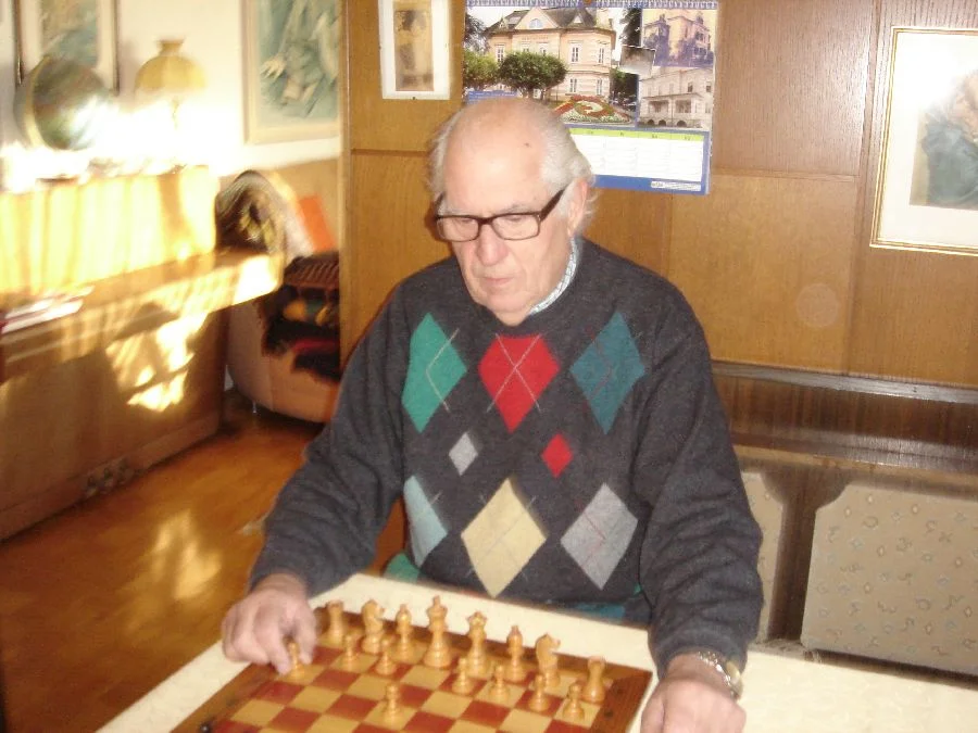 Obmann Hans Prüller#versucht mitzuhalten und ist#dann und wann#für eine Überraschung gut