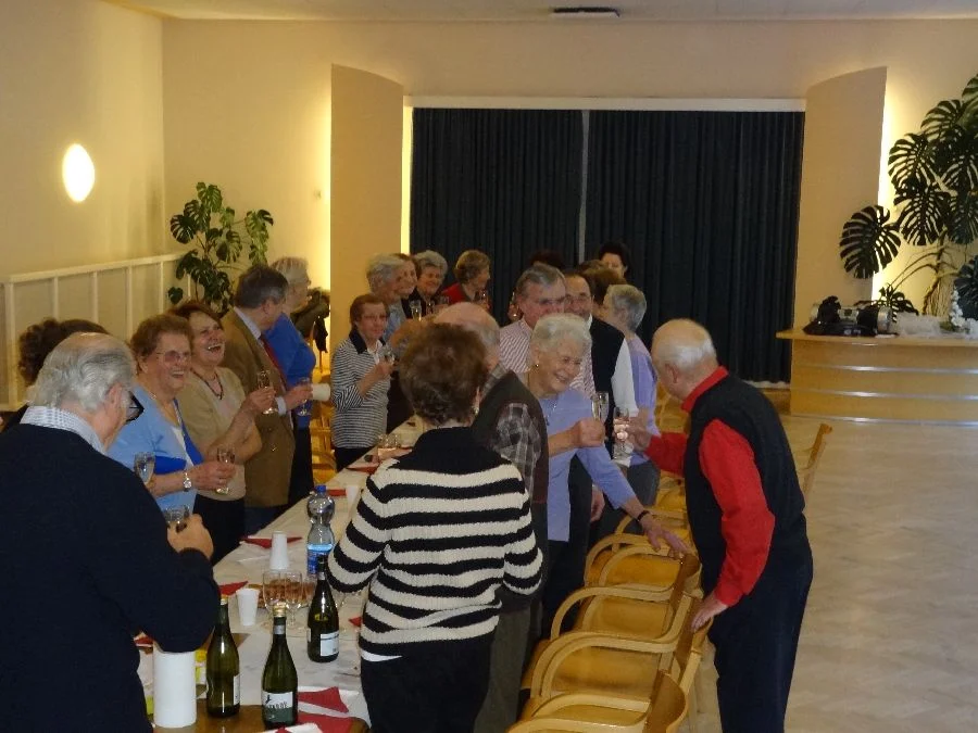 Stoß an  stoß an.#Alles Liebe und Gute