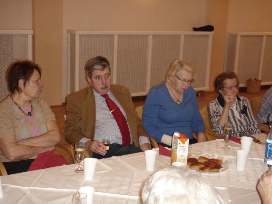 Lauschen den Worten des Jubilars#Gerhild Oliva, Hermann und Poldi#Deketh und Susanne Wieser