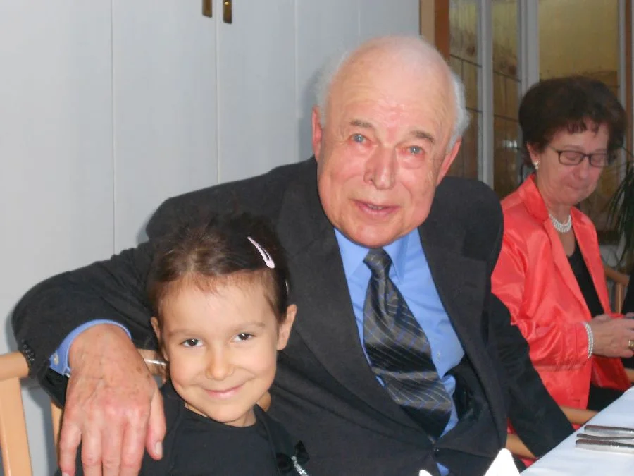 Dir. Franz Bukovschek mit Gattin#und Enkelin Lilly