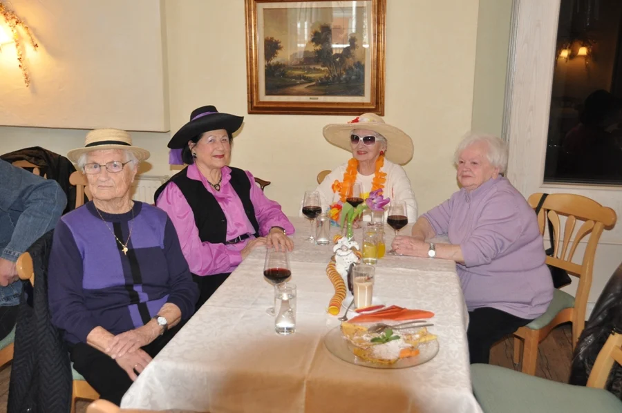 Eine Damenrunde aus Windischberg