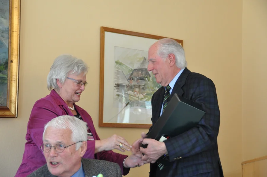 Die neugwählte Obfrau bedankte sich #bei Hans Prüller für seine Leistungen#für den SB in den 13 Jahren