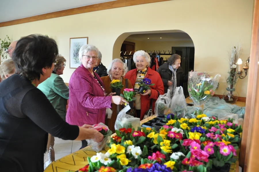 an Ehrenobfrau Annemarie Samitz