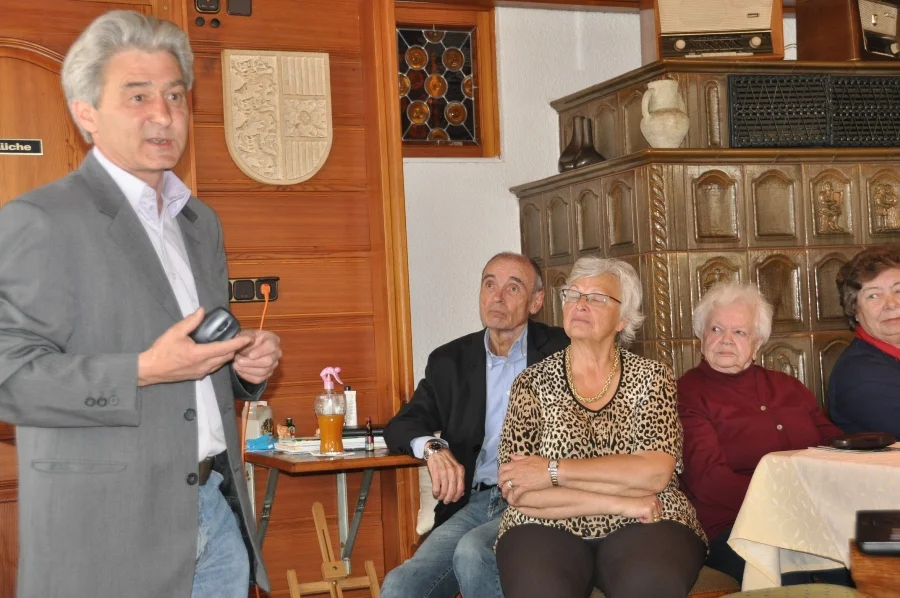 Obfrau Wienerroither im Blumenfieber