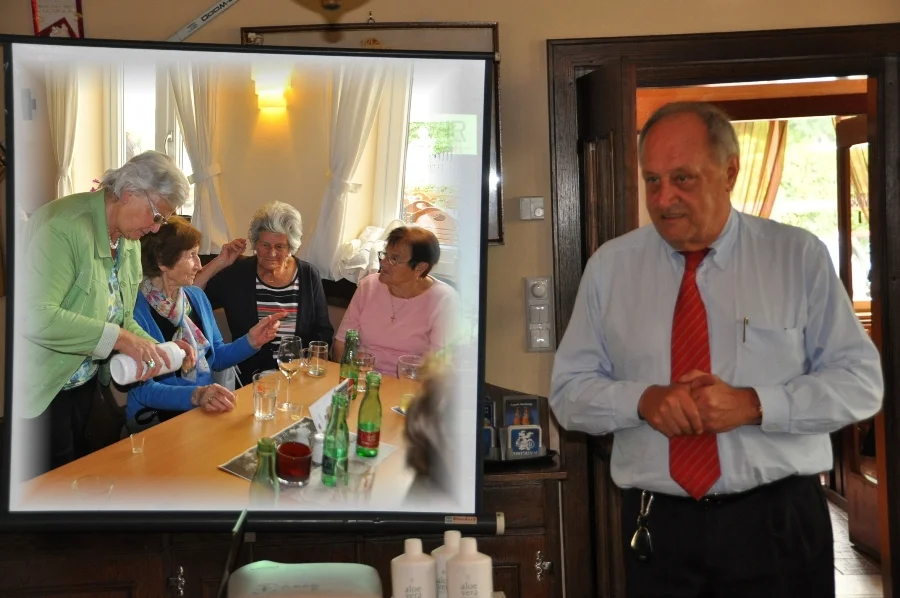 Herr Wienerroither Helmut#stellt den Vortragenden vor