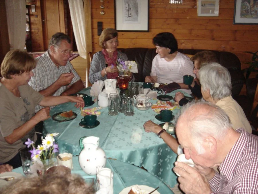 Kuchen und Kaffe und einen#hervorragenden Wein#im Hause Rauter
