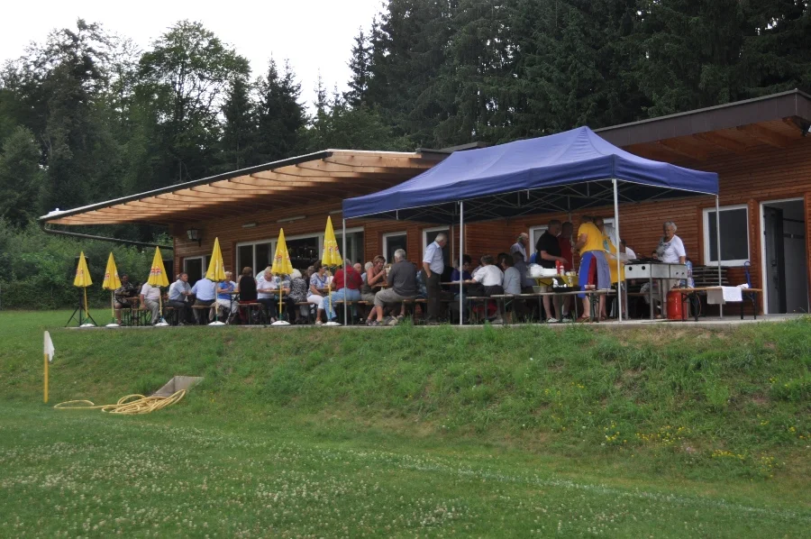 Beim Clubhaus des Atus Pörtschach#ist seit einem Jahr der Vorbau überdacht