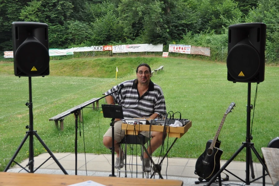 Alleinunterhalter +Gerald+ spielte#Evergreens und neue Schlager