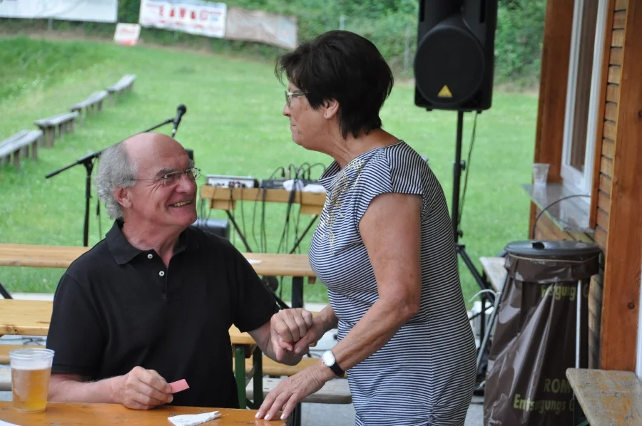 Eine besondere Begrüßung wurde#Herrn Rapatz von der Obfraustv#Elisabeth Walter zuteil