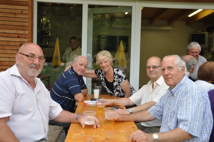 4 Männer und eine reizende Dame