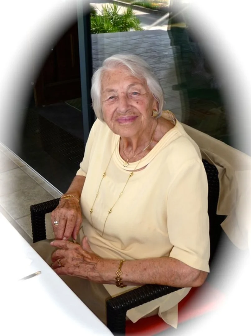 Frau Irene Rosic mit einem#glücklichen Lächeln