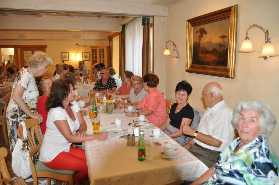 Ehrenmitglied Dir. Franz Bukovschek #immer umgeben von reizenden Damen