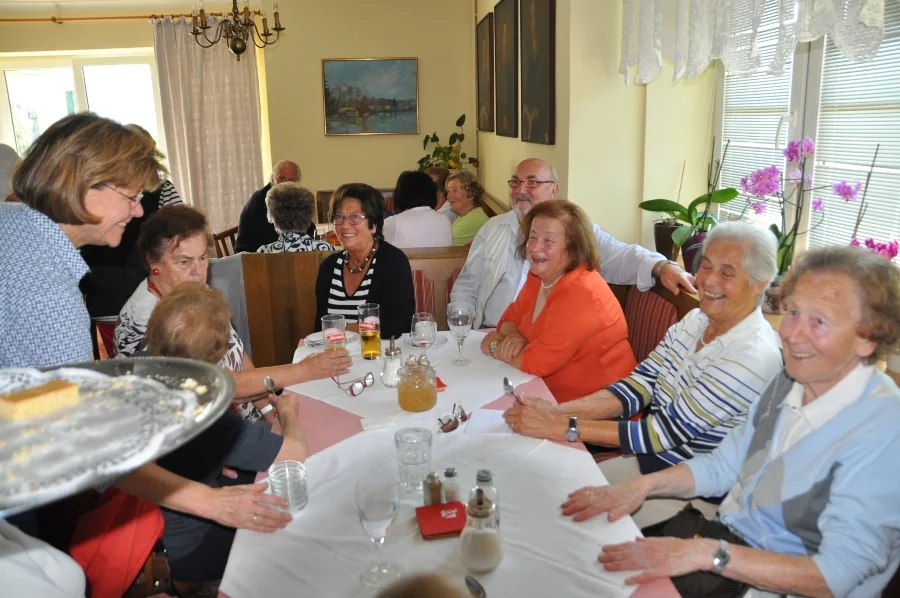 Nuss-AhornsirupKuchen#Apfel-Lindenblütengelee-Kuchen