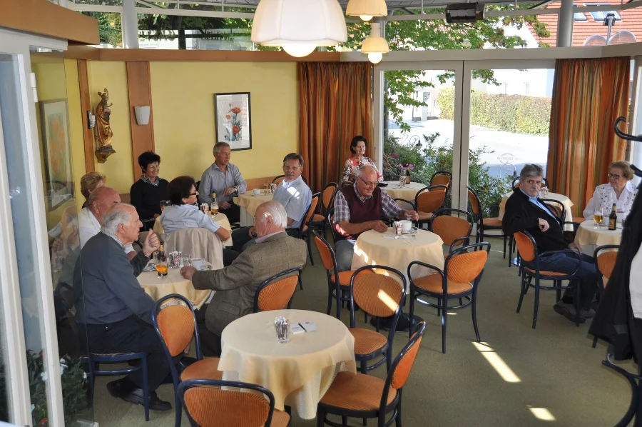 Im Wintergarten der Konditorei