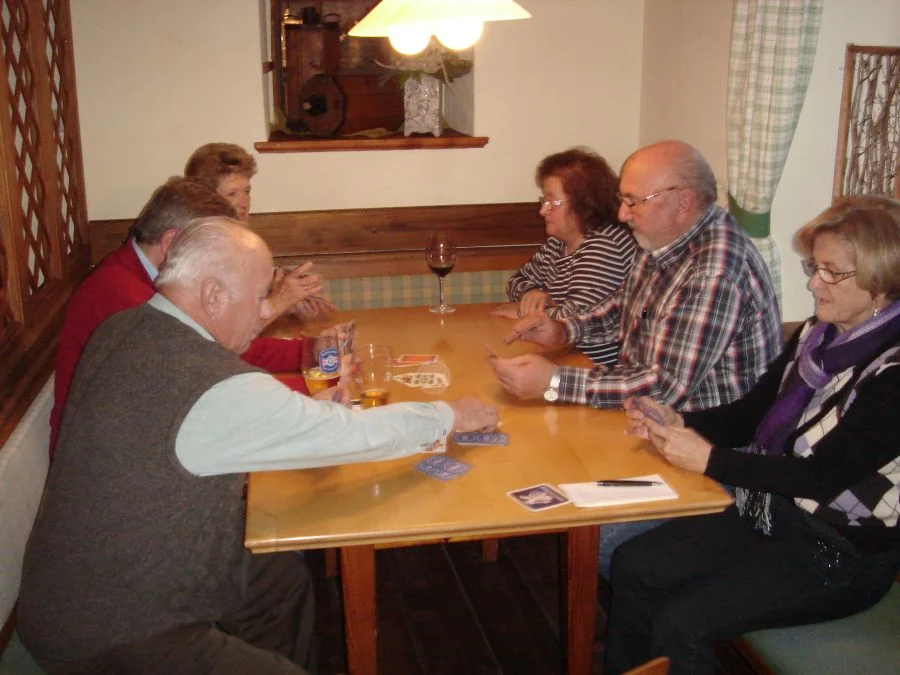 Mannschaftsführer Hans Valente und#Siegfried Gössler mit Team