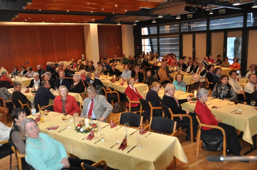 Alle lauschten aufmerksam den