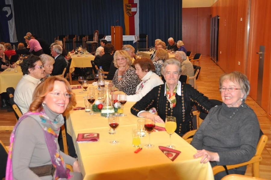 Heli Krainz mit einer netten#Damenrunde