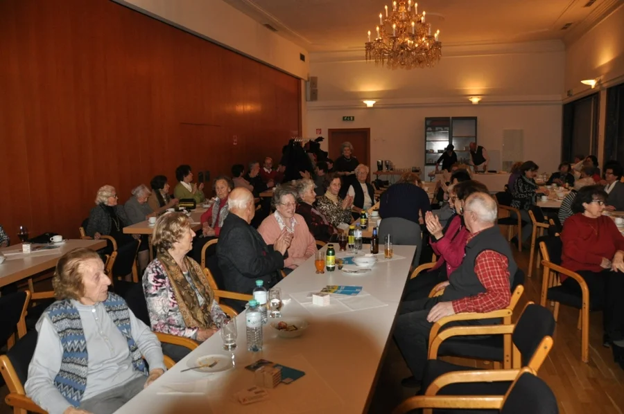 Dir. Franz Bukocschek und unser neues#Mitglied Ernst Rencher in einer#netten Damenrunde