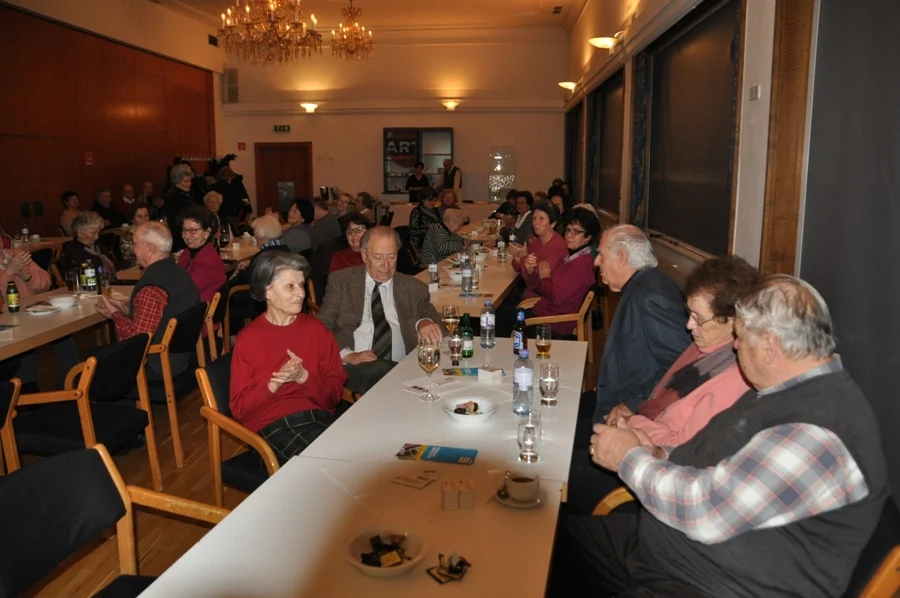 Die Geschwister Csaky und das#Ehepaar Prüller mit#Burgvogt Willi Pickert