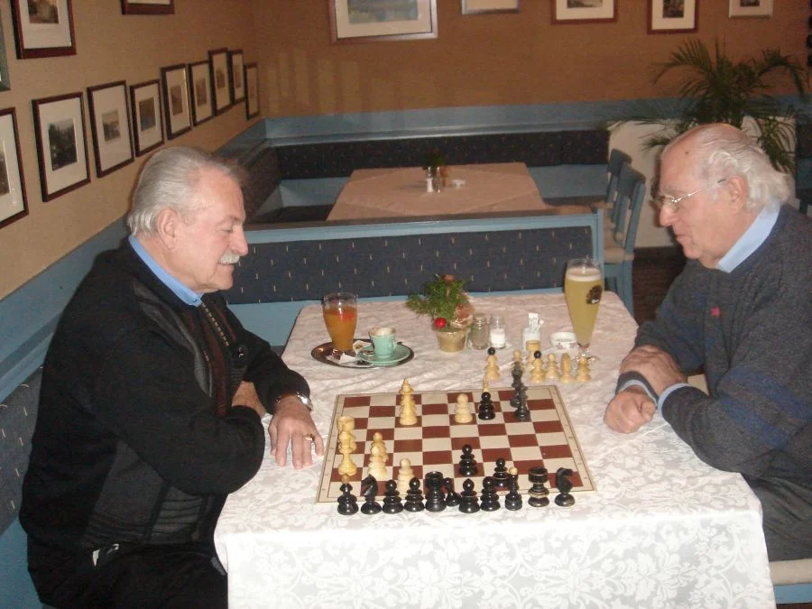 Hannes Meschnig gibt#Hans Prüller Nachhilfe-Unterricht