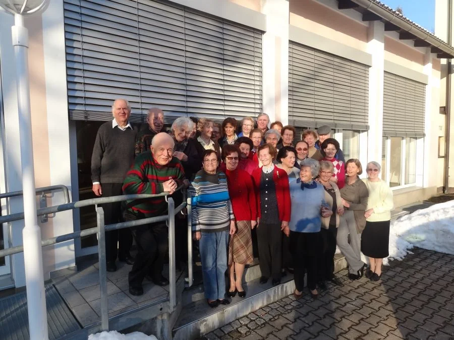 Die Seniorentänzer#Es fehlt Frau Harrison