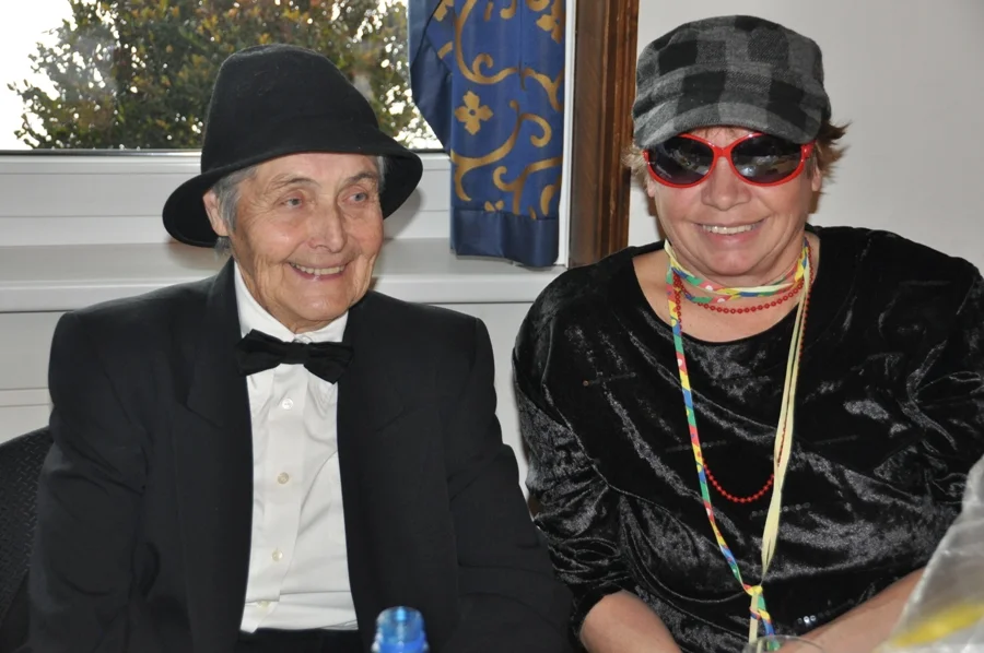 Zwei Sallacher im Gespräch#Frau Helga Kosch und Frau#Lydia Feldkirchner