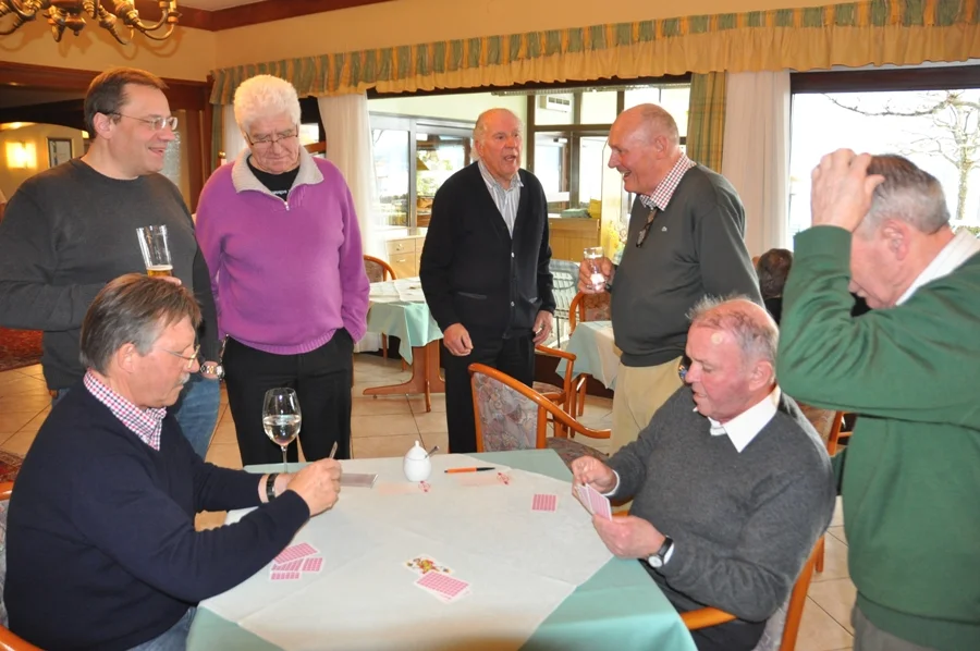 Zwei Großmeister finden#viel Beachtung#Herbert Paulitsch und#Erich Nadrag