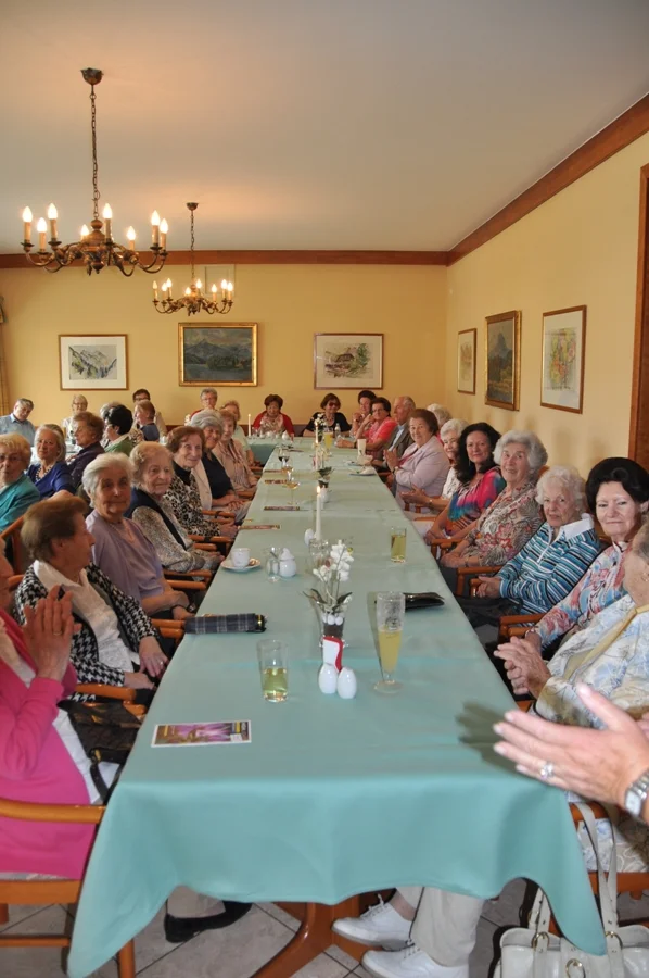 Alle lauschten aufmerksam#den vortragenden Kindern