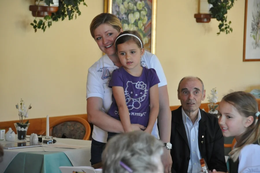 Vbm.Alfred Walter fühlt sich auch#unter der Jugend recht wohl.